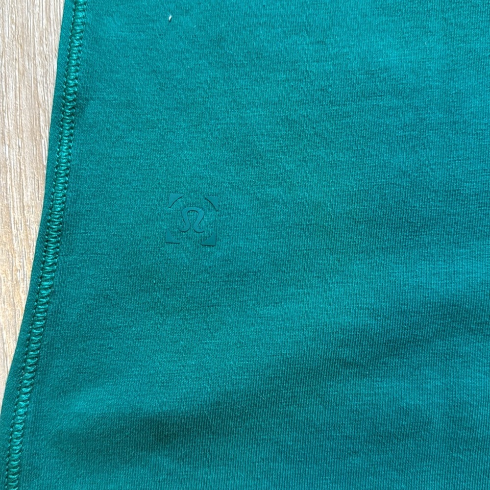 Lululemon - 5 year basic tee 🍋🇨🇦 - Picture 6 of 10